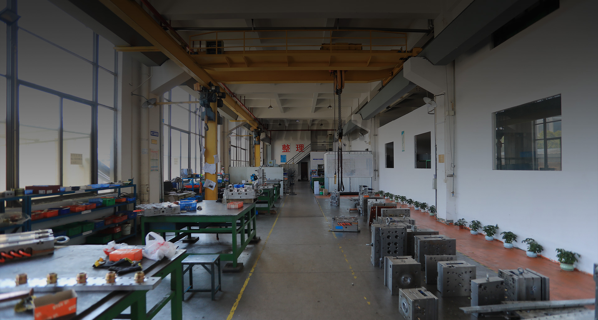 易昌凱模具·專(zhuān)注于生產(chǎn)金屬模具及配件、塑料制品、橡膠制品、機(jī)械設(shè)備及零件